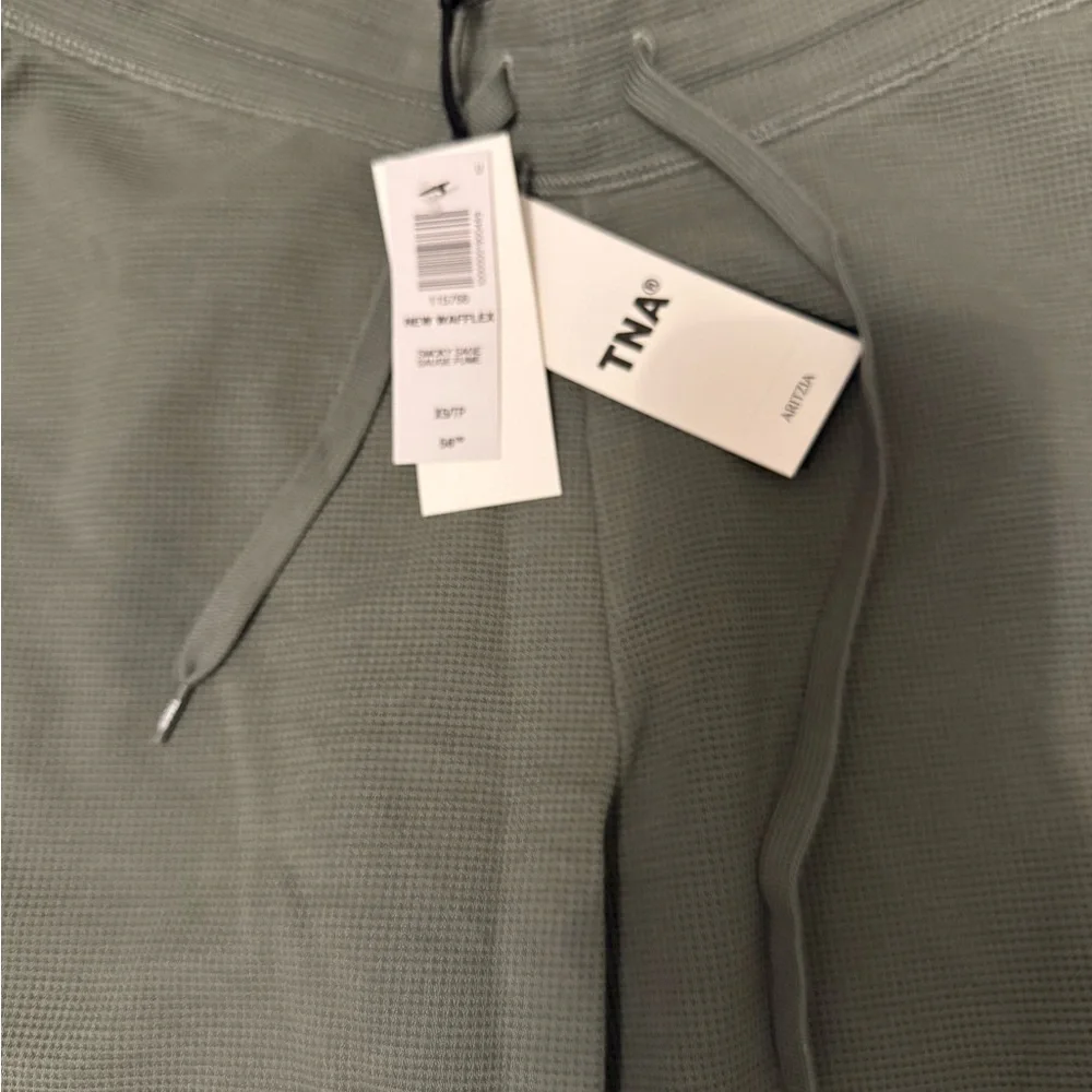 Aritzia Wafflex Army Green XS Pants, NWT - Picture 2 of 3